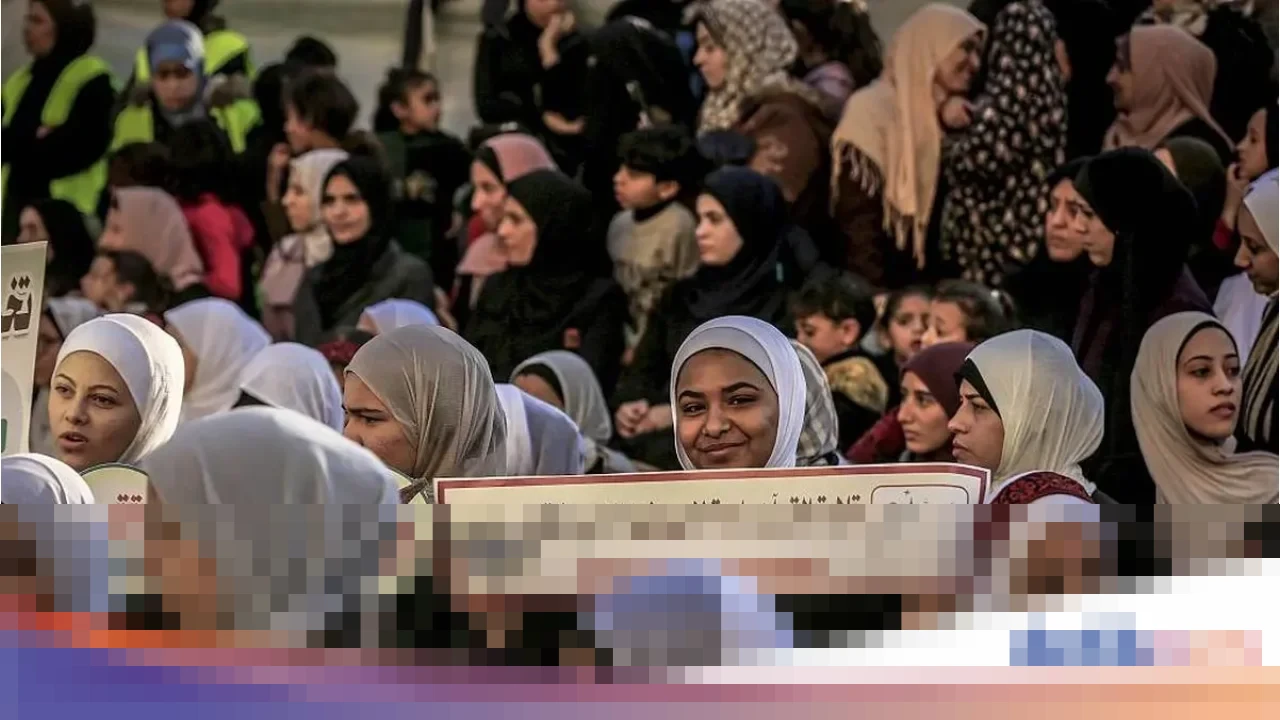 Di Tengah Gempuran Israel, Gaza Rayakan Penghormatan 500 Penghafal Al-Qur’an dengan Penuh Semangat