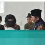 Di Tengah Lumpur Sisa Banjir Padang, Jeli Hendri Mengabdi Ganda sebagai Tagana dan Pendidik