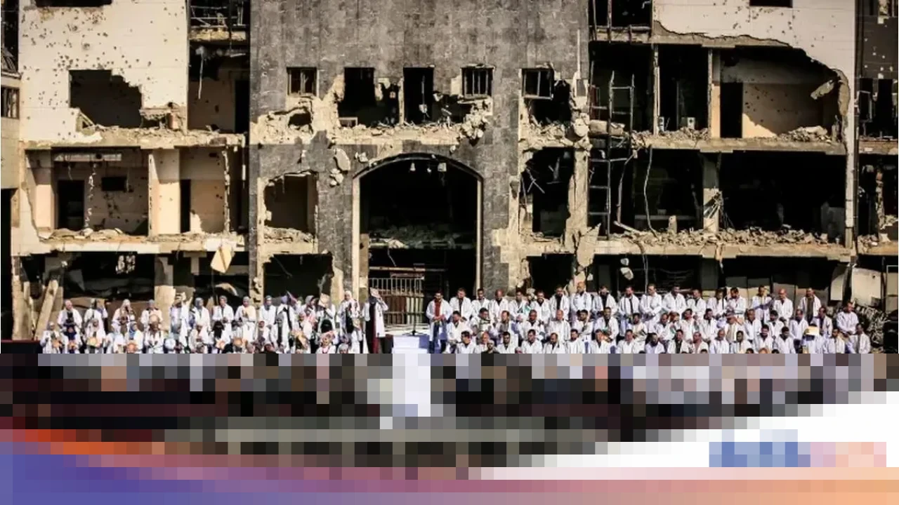 Di Tengah Puing RS Al-Shifa, 168 Dokter Palestina Diwisuda: Simbol Ketahanan Ilmu di Gaza