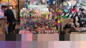 Di Tengah Riuhnya Asemka Jelang Pergantian Tahun, Pedagang Kembang Api dan Trompet Berharap Penjualan Membaik