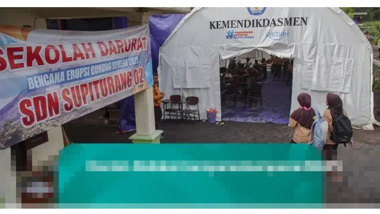 Didik Suhardi: “Anak-anak Dapat Kembali Belajar,” Kemendikdasmen Salurkan 105 Tenda Darurat di Sumatera