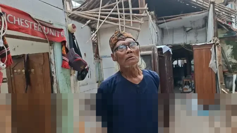 Diding Boneng: “Saya Akui Salah,” Rumah Berusia Seabad Ambruk, Terpaksa Mengungsi ke Kantor RW