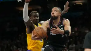 Dillon Brooks Pimpin Phoenix Suns Bantai Los Angeles Lakers 132-108, Lakers Pincang Tanpa Doncic