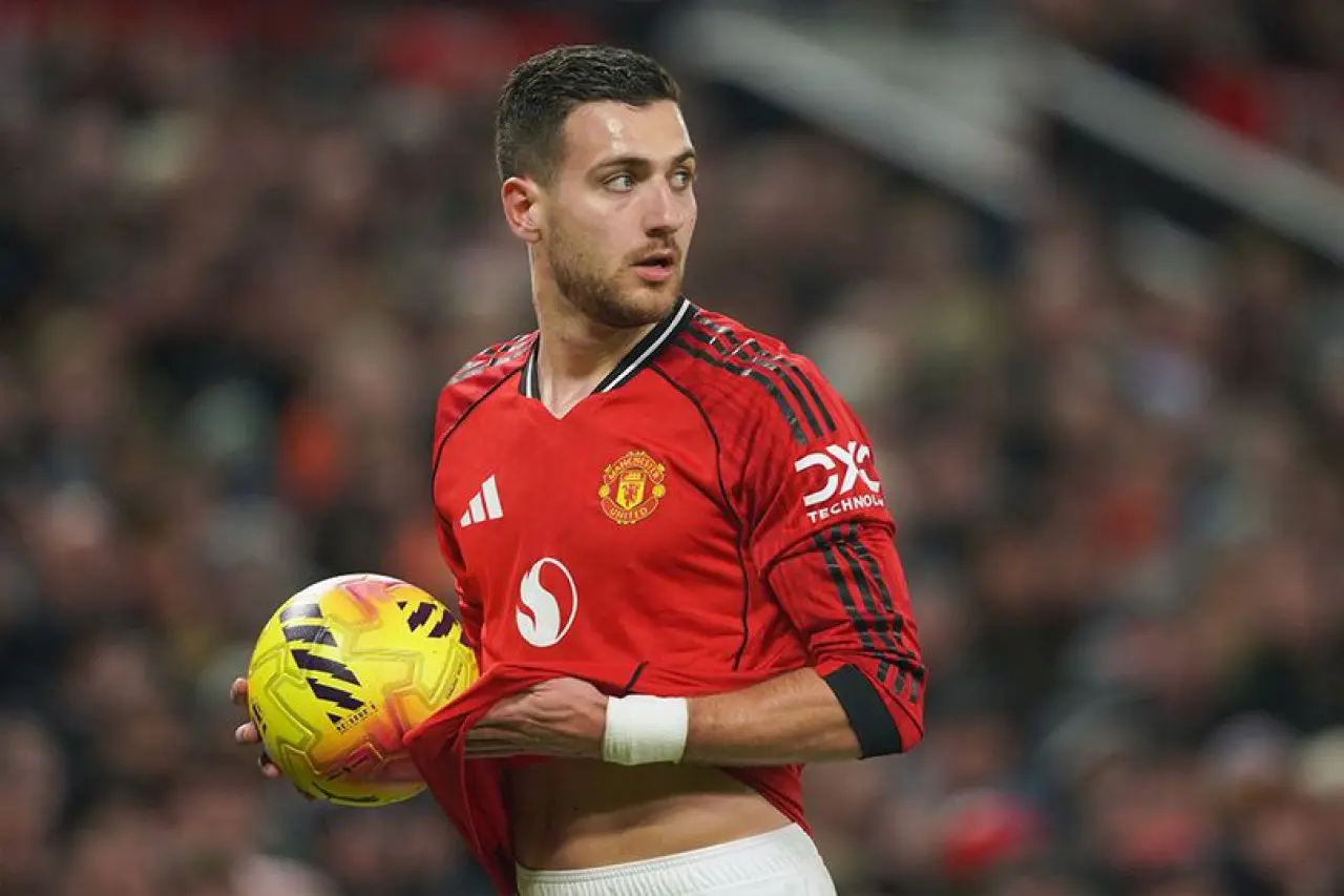 Diogo Dalot Tanggapi Kritik Ruben Amorim soal Performa Wing-back MU Diogo Dalot Tanggapi Kritik Ruben Amorim soal Performa Wing-back MU