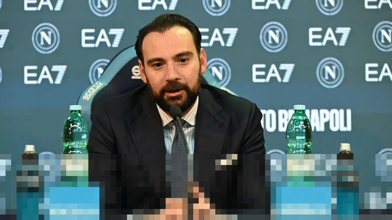 Direktur Napoli Giovanni Manna Kritik Keras Embargo Transfer: “Kami Klub dengan Keuangan Paling Sehat dan Likuiditas Melimpah”