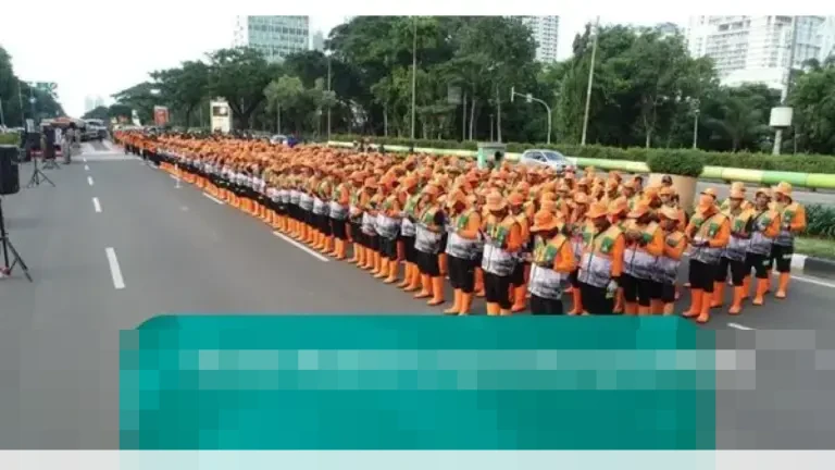DLH DKI Jakarta Siagakan 3.395 Pasukan Oranye Antisipasi Lonjakan Sampah Tahun Baru 2026