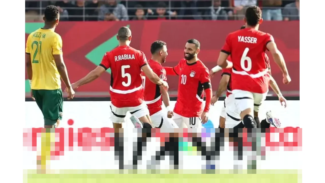 Drama 10 Pemain: Gol Penalti Mohamed Salah Pastikan Mesir Lolos ke 16 Besar Piala Afrika 2025