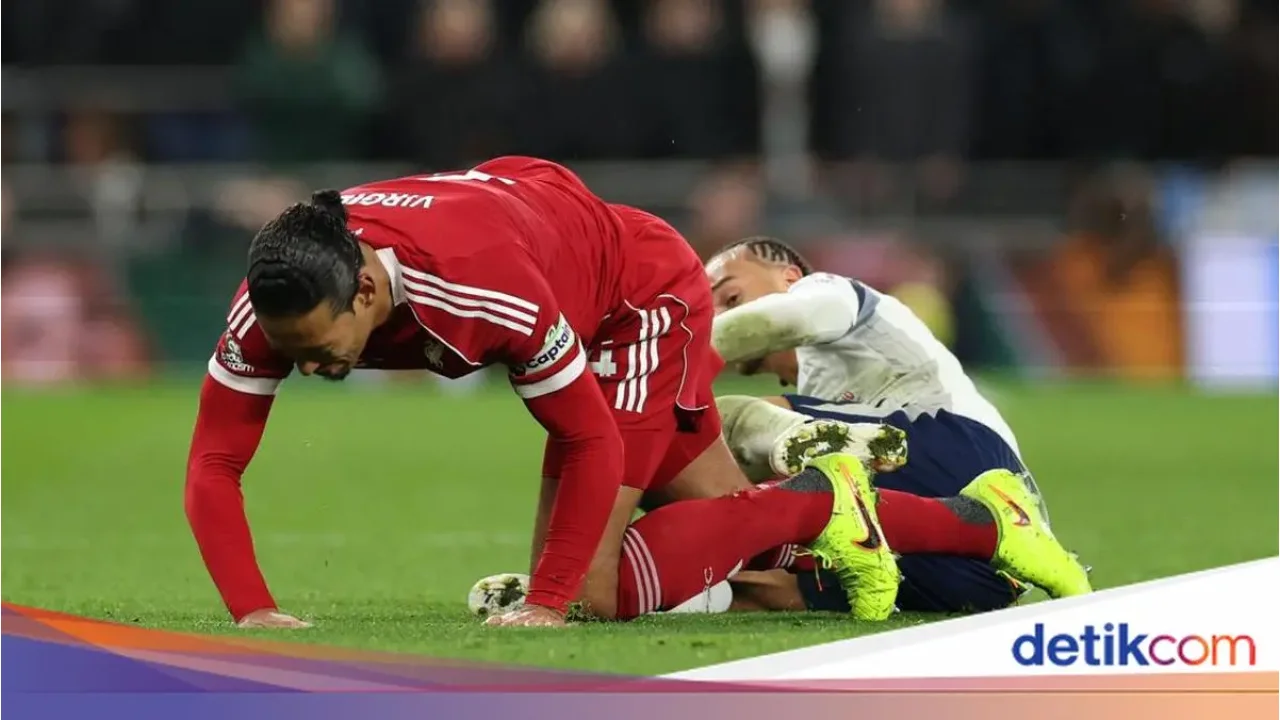Drama Kartu Merah Xavi Simons Warnai Babak Pertama Tottenham vs Liverpool yang Berakhir Imbang Tanpa Gol