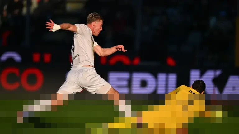 Dua Gol Rasmus Hojlund Bawa Napoli Taklukkan Cremonese 2-0, Tempel Ketat AC Milan di Papan Atas Serie A Dua Gol Rasmus Hojlund Bawa Napoli Taklukkan Cremonese 2-0, Tempel Ketat AC Milan di Papan Atas Serie A