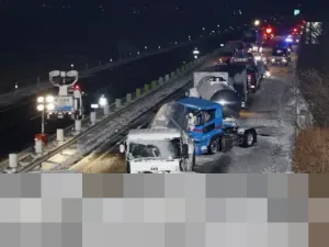 Dua Tewas dan 26 Luka dalam Tabrakan Beruntun 50 Kendaraan di Tol Kan-etsu Jepang Akibat Jalan Licin