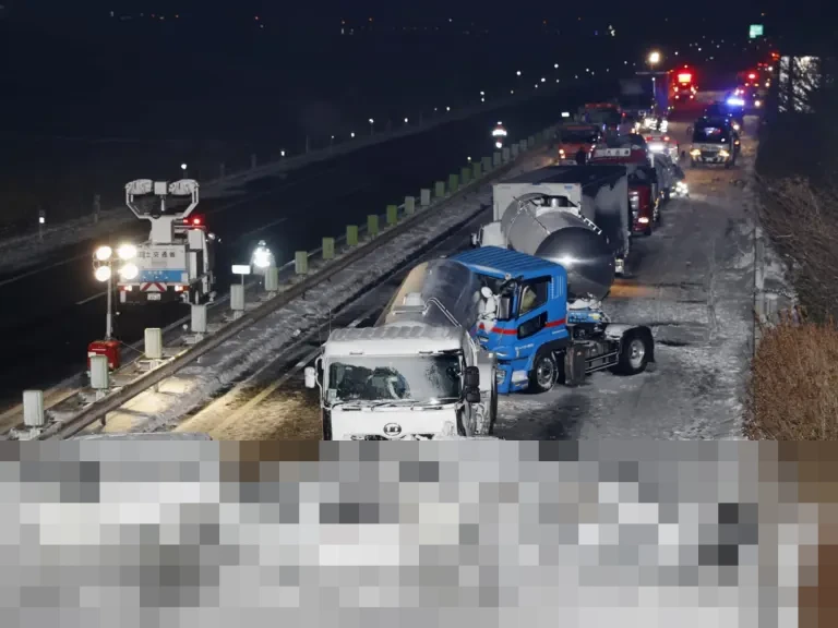 Dua Tewas dan 26 Luka dalam Tabrakan Beruntun 50 Kendaraan di Tol Kan-etsu Jepang Akibat Jalan Licin