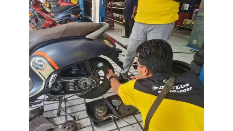 Dunlop dan Planet Ban Gelar Kampanye Keselamatan Ban Motor Jelang Liburan Akhir Tahun: Cek Kondisi Ban Anda Sekarang! Dunlop dan Planet Ban Gelar Kampanye Keselamatan Ban Motor Jelang Liburan Akhir Tahun: Cek Kondisi Ban Anda Sekarang!