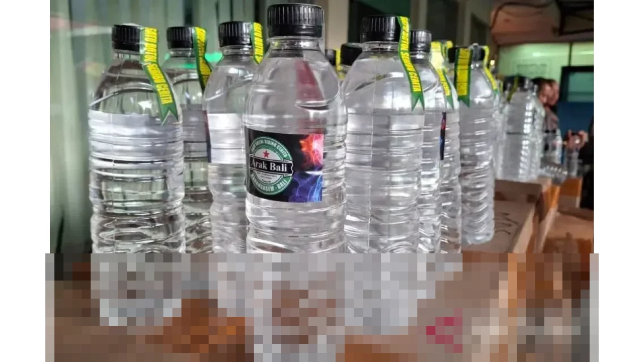 Enam Orang Tewas Akibat Pesta Miras di Jember, Polisi Gencarkan Razia Jelang Tahun Baru Enam Orang Tewas Akibat Pesta Miras di Jember, Polisi Gencarkan Razia Jelang Tahun Baru