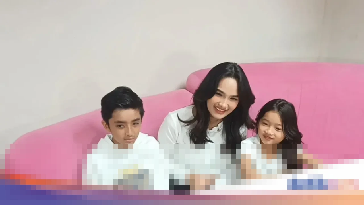 Faby Marcelia Beberkan Perjuangan Berat Jadi Orang Tua Tunggal, Sering Menangis Diam-diam Demi Anak Faby Marcelia Beberkan Perjuangan Berat Jadi Orang Tua Tunggal, Sering Menangis Diam-diam Demi Anak