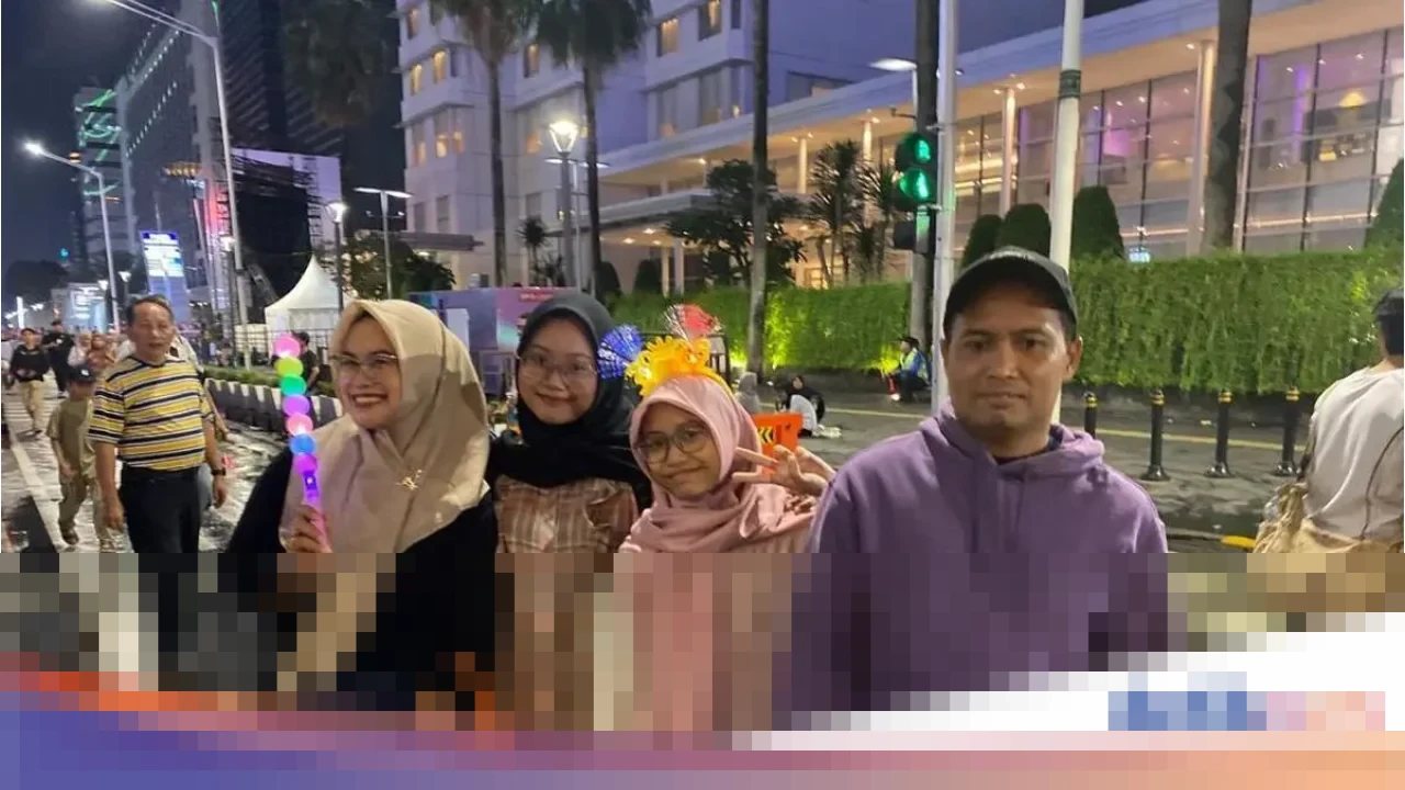 Fenomena Warga Berburu Konten Viral di Bundaran HI Jelang Tahun Baru 2026: Demi FYP dan Endorse