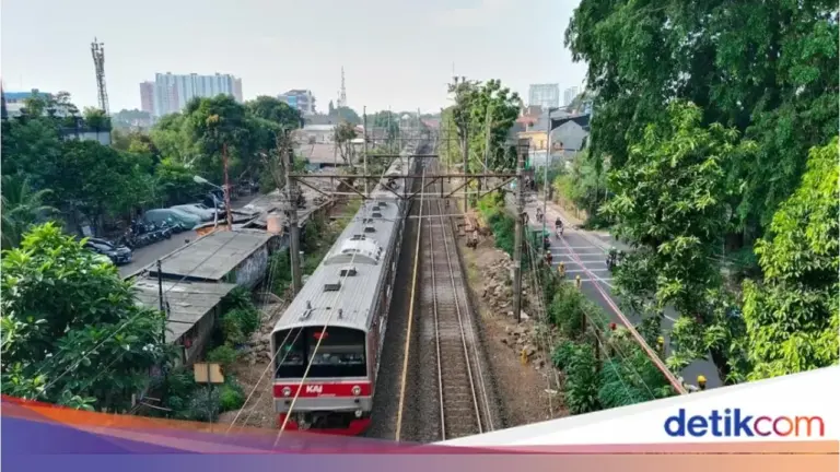 Gangguan Operasional Jalur Rel Tambun-Cikarang, Perjalanan KRL Tujuan Cikarang Alami Keterlambatan