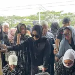 Richa Novisha dan Anak Kelelahan Pasca Pemakaman Gary Iskak