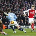 Gary Neville: Liga Inggris Musim Ini Balapan Dua Kuda, Aston Villa Diragukan