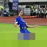 Gol Tunggal Andrew Jung Bawa Persib Taklukkan PSM 1-0, Samai Poin Borneo FC di Puncak Klasemen