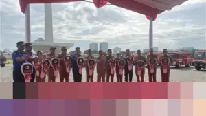 Gubernur DKI Pramono Anung Serahkan 14 Mobil Damkar ke Bekasi, Tangsel, hingga Karo