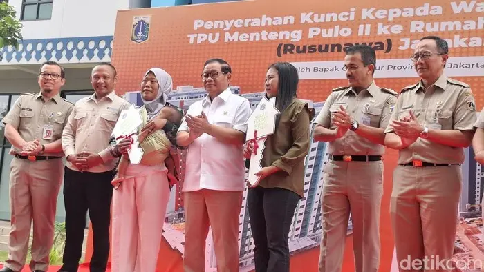 Pramono Gratiskan Sewa Rusun 6 Bulan, Warga Eks TPU Menteng Pulo Menangis Haru Pramono Gratiskan Sewa Rusun 6 Bulan, Warga Eks TPU Menteng Pulo Menangis Haru