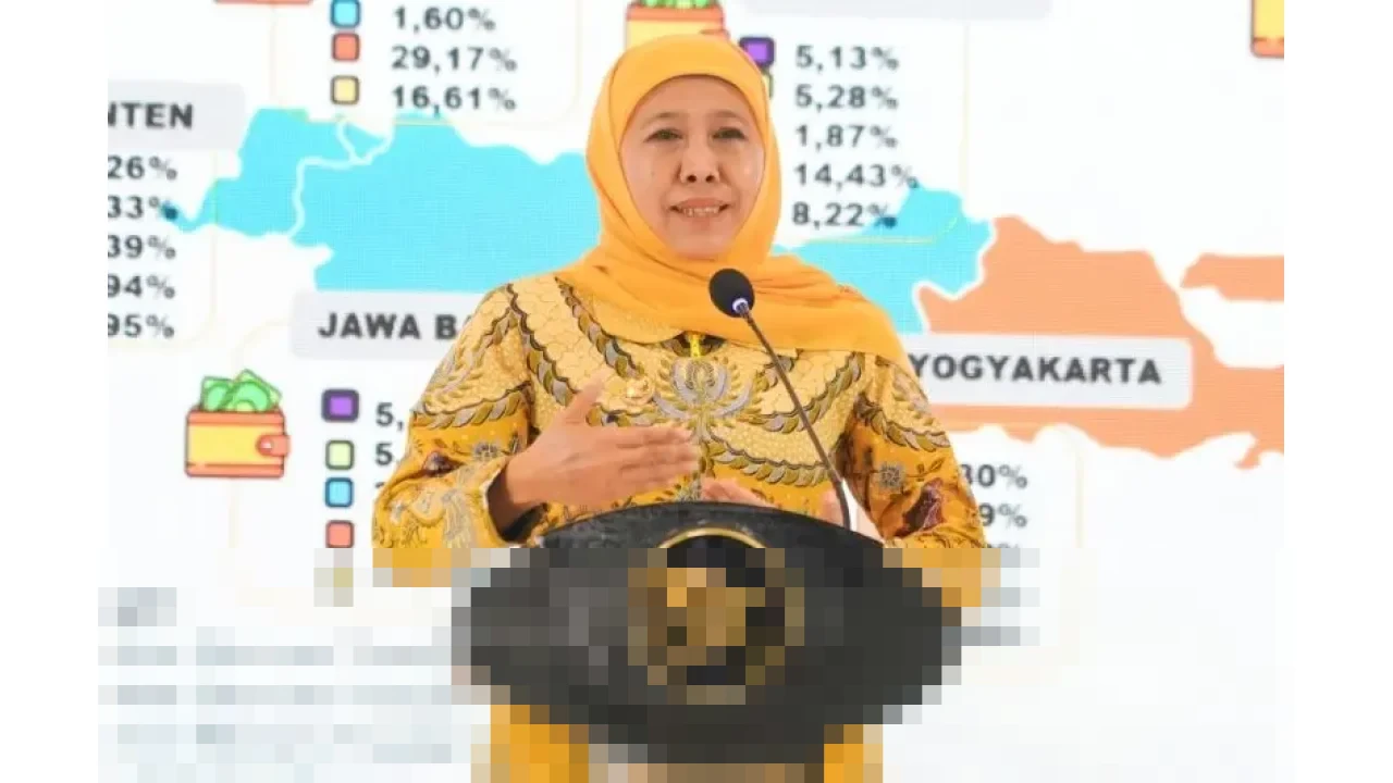 Gubernur Khofifah Umumkan Pendapatan Jawa Timur Lampaui Target Rp28,55 Triliun pada Akhir 2025 Gubernur Khofifah Umumkan Pendapatan Jawa Timur Lampaui Target Rp28,55 Triliun pada Akhir 2025