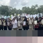 Gubernur Pramono Anung Serahkan 6.050 Ijazah Pemutihan: “Ada yang Tertahan 17 Tahun”