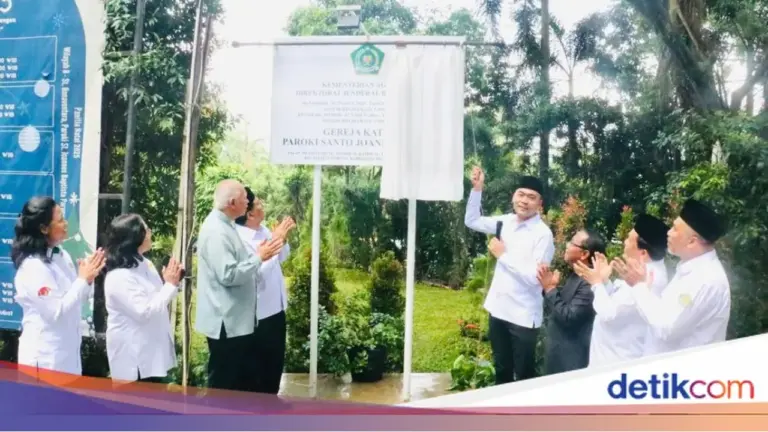 Gugun Gumilar: “Negara Hadir untuk Umat Nasrani,” Resmikan Papan Nama Gereja Katolik di Parung, Bogor