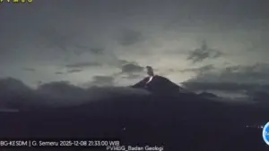 Gunung Semeru Erupsi Lagi, Luncurkan Lava Pijar dan Abu 1.000 Meter