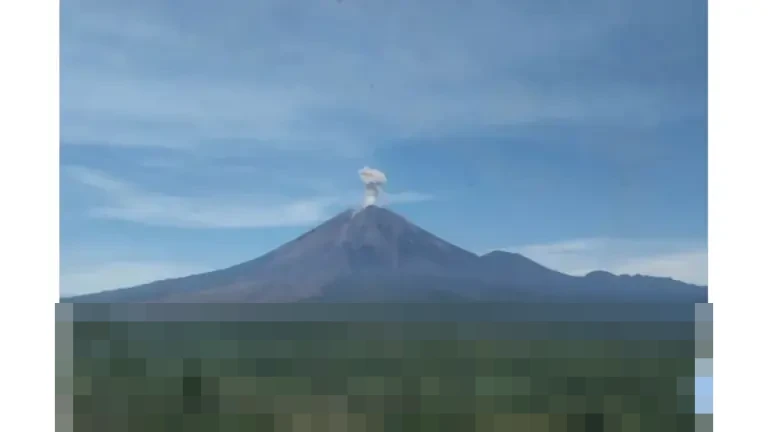 Gunung Semeru Masih Siaga Level III, Catat Puluhan Kali Gempa Letusan dalam Enam Jam Terakhir