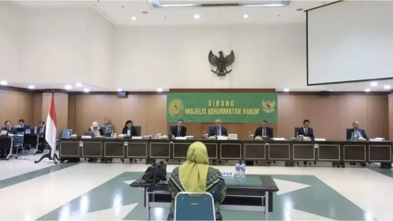 Hakim PTA Kupang IW Dipecat MKH: “Melanggar KEPPH dan Akui Bersalah Penipuan CPNS”