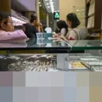 Harga Emas Antam Turun Rp9.000 per Gram pada Senin 29 Desember 2025, Kini Jadi Rp2,596 Juta