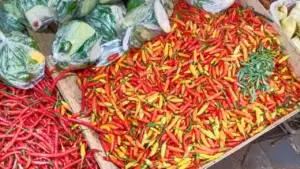 Harga Kebutuhan Pokok Melonjak di Pasar Ciputat Jelang Nataru, Cabai Tembus Rp80 Ribu/Kg