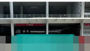 Hiruk Pikuk Akhir Tahun di GBK: Warga Padati Kawasan Olahraga, Antrean Kafe Mengular