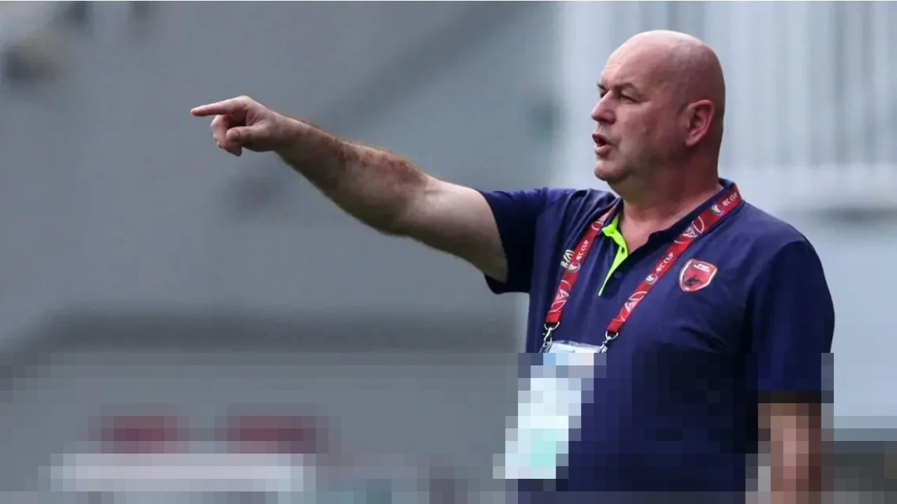 Hodak: “Tidak Mudah Lawan Persib Jika Stadion Penuh Bobotoh” Hodak: “Tidak Mudah Lawan Persib Jika Stadion Penuh Bobotoh”