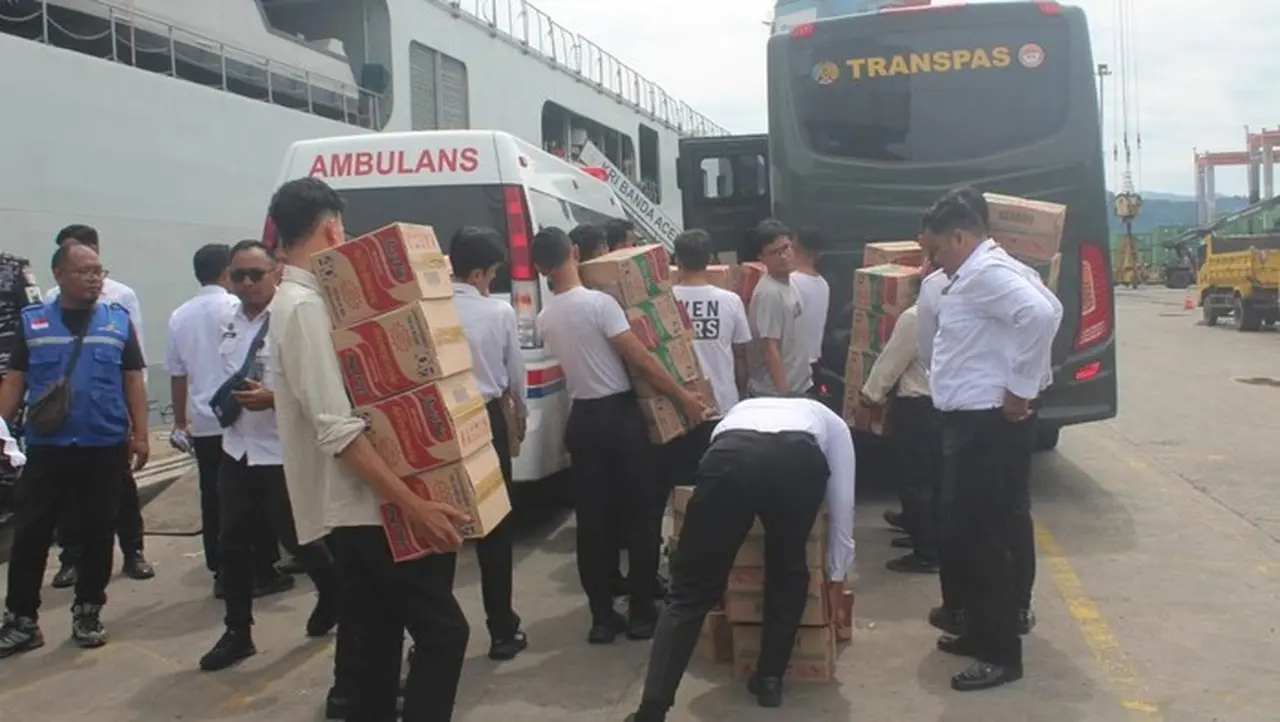 Bantuan Kemanusiaan 30 Ton Tiba di Padang, Jangkau Korban Bencana Sumatera