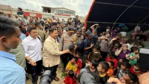 Prabowo Subianto Temui Pengungsi Aceh Tamiang: Saya Minta Maaf, Kita Bekerja Keras