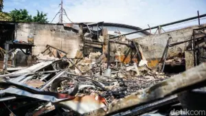 Ricuh Kalibata: Taksi Ikut Dibakar Massa Setelah ‘Matel’ Tewas Dikeroyok