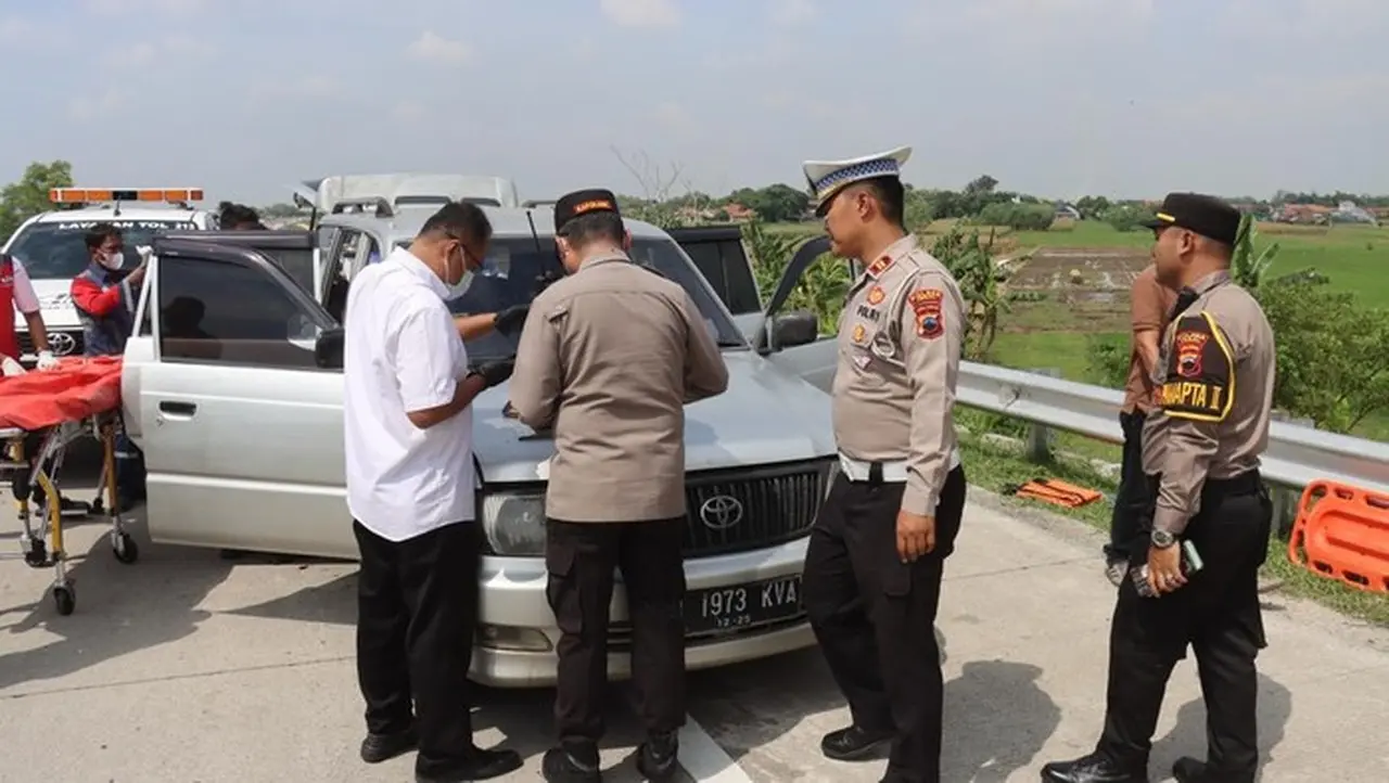 4 Orang Ditemukan Tewas di Mobil Tol Tegal, Sempat Berhenti Lama Sebelum Ditemukan