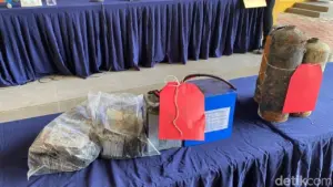 Polisi Sita Baterai Berjelaga dan APAR Hangus dari Lokasi Kebakaran Maut Gedung Terra Drone