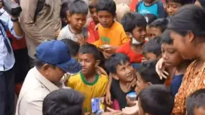 Prabowo Subianto Kunjungi Pengungsi Aceh Tamiang, Bagikan Mainan dan Beri Dukungan