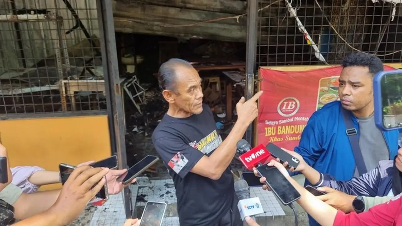 Karyawan Kios Hampir Terbakar Hidup-hidup Saat Kerusuhan ‘Mata Elang’ di Kalibata Karyawan Kios Hampir Terbakar Hidup-hidup Saat Kerusuhan ‘Mata Elang’ di Kalibata