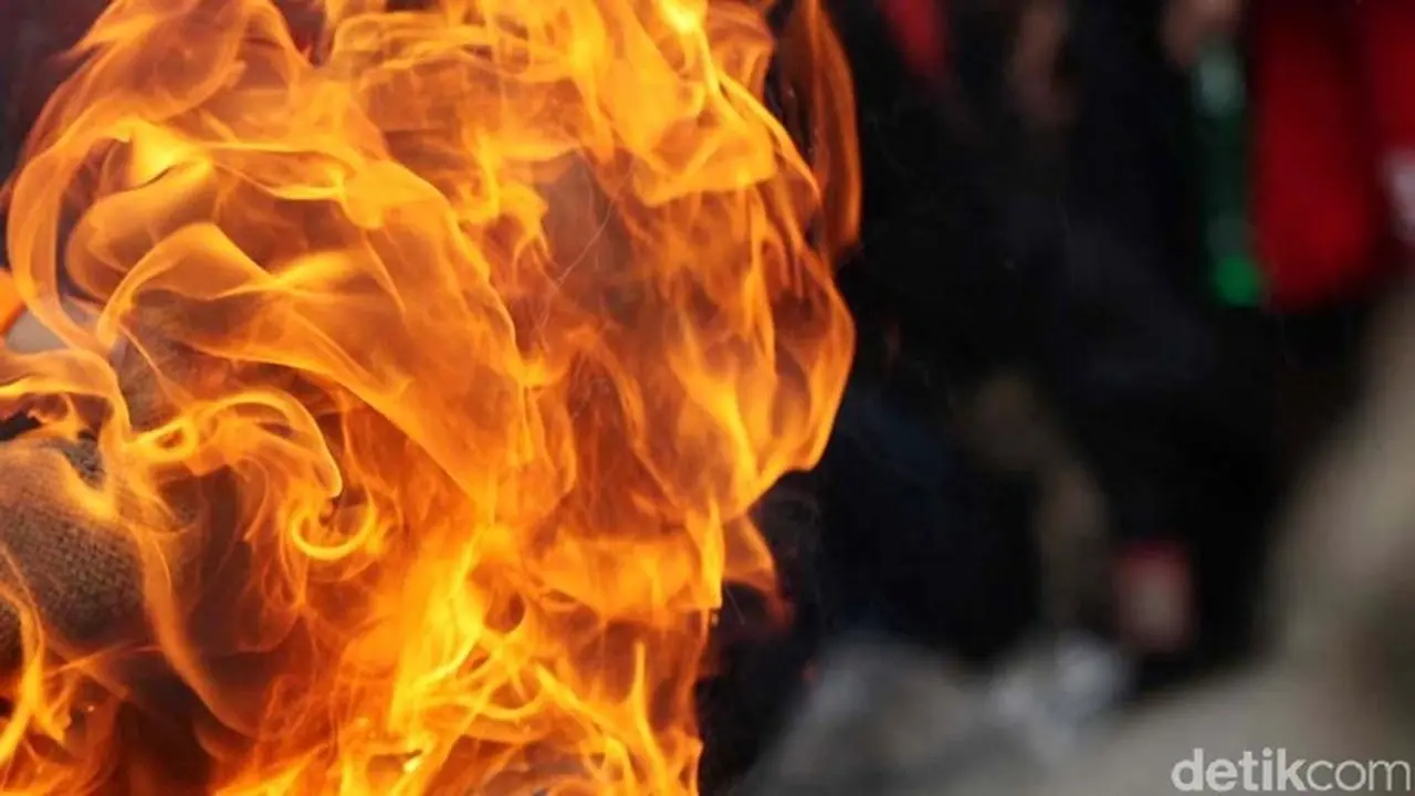 Gedung Terra Drone di Kemayoran Dilalap Api, 101 Personel Damkar Berjibaku Gedung Terra Drone di Kemayoran Dilalap Api, 101 Personel Damkar Berjibaku