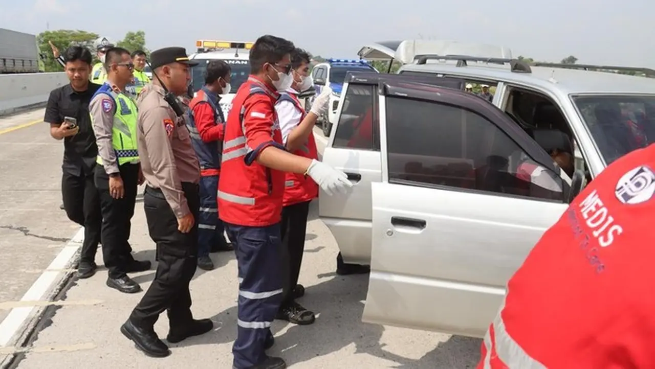 Empat Jenazah Ditemukan Tewas di Tol Pejagan-Pemalang, Diduga Keracunan Gas