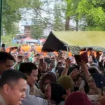 Prabowo Subianto Kunjungi Pengungsi Bencana Bener Meriah, Ibu-ibu Menangis Haru