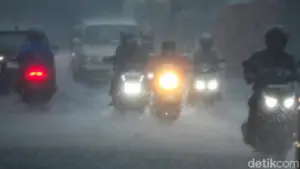 BMKG: Siklon Bakung Berpotensi Muncul Malam Ini, Waspada Gelombang Tinggi di Pesisir Barat