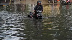 Kali Krukut Meluap, 10 RT di Jakarta Selatan Terendam Banjir Akibat Hujan Deras