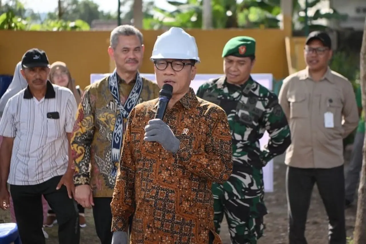 Mendes Yandri Groundbreaking Kopdes di Lombok Barat, Targetkan 20.000 Unit Terbentuk di 2025 Mendes Yandri Groundbreaking Kopdes di Lombok Barat, Targetkan 20.000 Unit Terbentuk di 2025