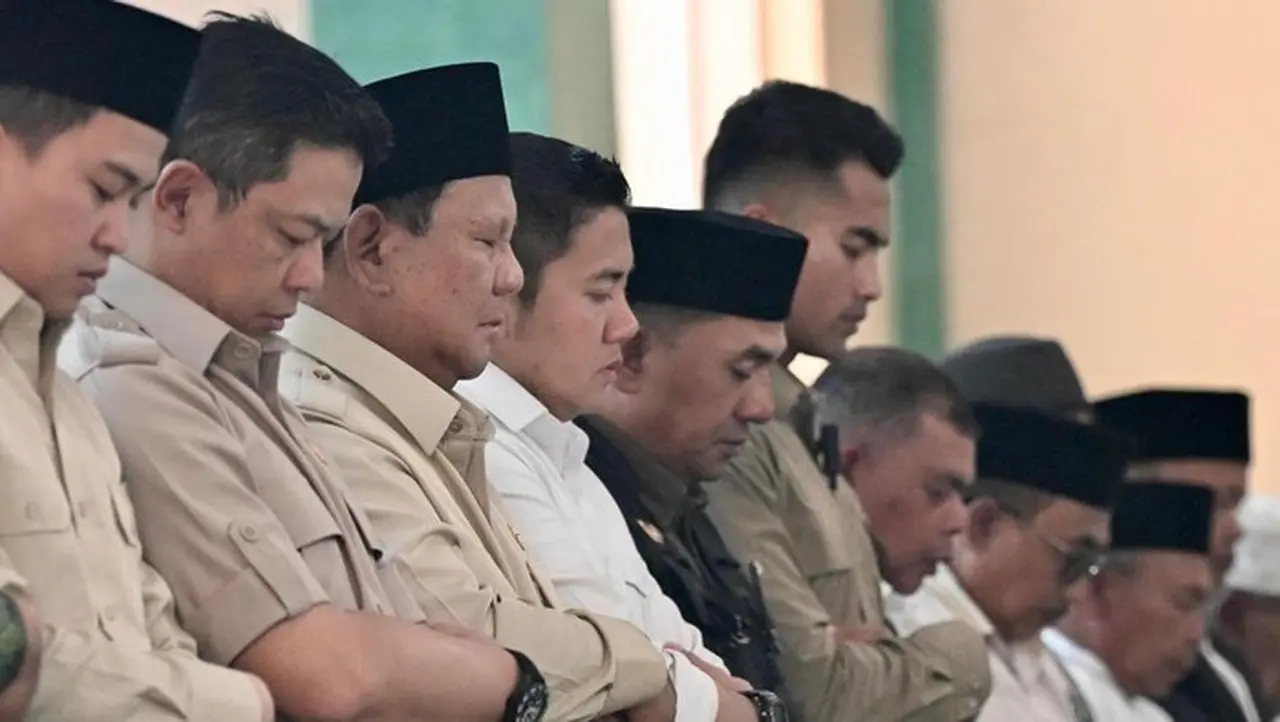 Prabowo Salat Jumat Bersama Pengungsi Aceh, Dengarkan Aspirasi Langsung Warga Terdampak Bencana