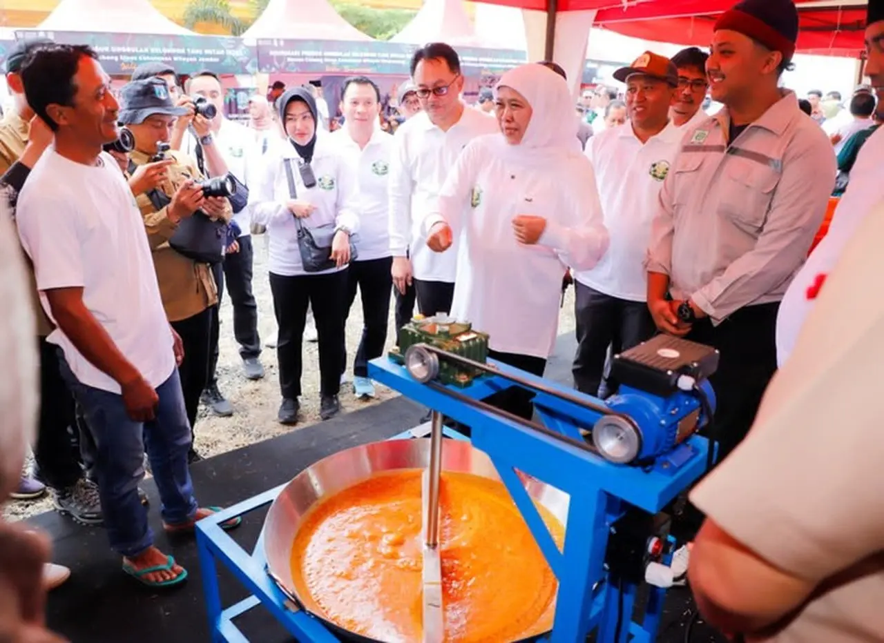 Khofifah Tanam 5.000 Pohon di Lumajang, Perkuat Komitmen Net Zero Emission 2060